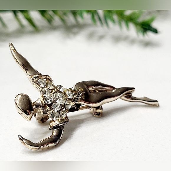 Vintage Dancing Brooch, Rhinestones & Goldtone - Picture 10 of 13